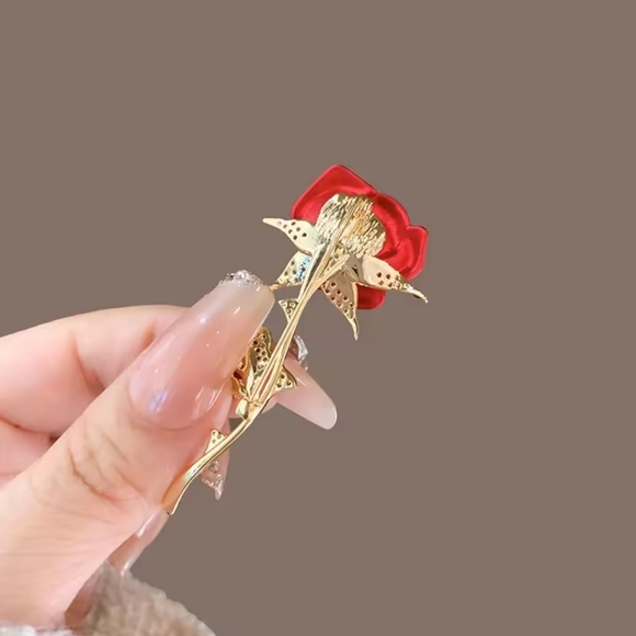 Elegant Red Rose Brooch with Gold Accents - Picture 4 of 6